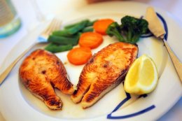 Минимум одна порция жирной рыбы в неделю снижает риск ревматоидного артрита