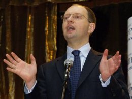 Яценюк обвиняет регионалов в попытке сорвать саммит в Вильнюсе