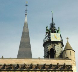 Часы с жакемарами — игрушка для состоятельных людей (ФОТО)