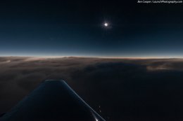 Солнечное затмение засняли с борта реактивного самолета (ФОТО) Солнечное затмение засняли с борта реактивного самолета (ФОТО)