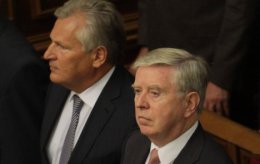 Кокс и Квасьневский задержатся в Украине