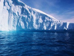 Огромнейший айсберг откололся от ледника в Антарктике и представляет угрозу для кораблей