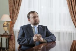 Сколько денег скрывает Арбузов в финансовых закромах Украины