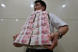Китаец выкупил невесту за 102 килограмма денег