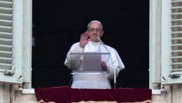 Папа римский призвал верующих отказаться от лекарств (ВИДЕО)