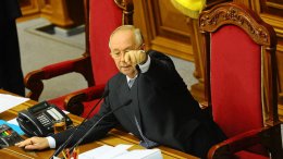 Депутаты от ПР жалуются, что на них с ложи прессы летят тяжелые предметы