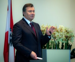 Янукович решил идти в ЕС через Москву?