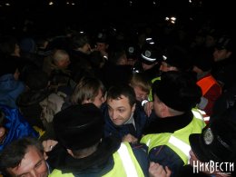 Милиция попыталась разогнать митинг сторонников евроинтеграции в Николаеве (ВИДЕО)