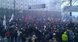 "Беркут" начал бить митингующих под Кабмином (ФОТО)