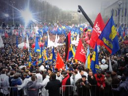 На евромайданы Киева снова подтягиваются люди