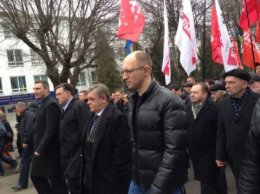 Кличко, Яценюк и Тягнибок не смогли попасть на заседание Кабмина (ВИДЕО)