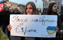 Студенты Евромайдана двинулись колонной к Администрации президента (ВИДЕО)