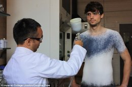 Химики представили миру одежду из аэрозольного баллончика (ФОТО+ВИДЕО)