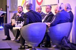 Участники форума в Вильнюсе удивлены количеством охранников Арбузова Участники форума в Вильнюсе удивлены количеством охранников Арбузова