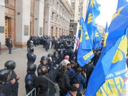 Активисту "Свободы" дубинками разбили голову