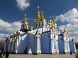 Более 50 активистов с Майдана укрылись на территории Михайловского монастыря (ВИДЕО)