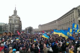Демонстранты заняли Майдан Незалежности