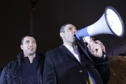 Оппозиционеры идут на Банковую