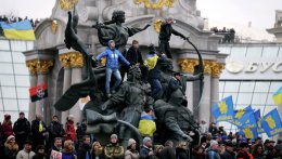 Находясь в революционном азарте, оппозиция не собирается признавать легитимность власти
