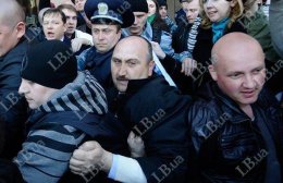 Трактор для штурма Банковой сопровождал офицер спецназа (ФОТО+ВИДЕО)