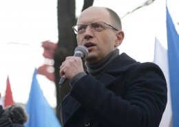 Яценюк предлагает провести акцию протеста в Межигорье