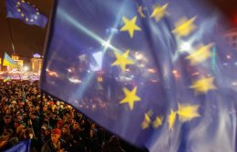 Сотни украинцев спели национальный гимн в киевском метро (ВИДЕО)