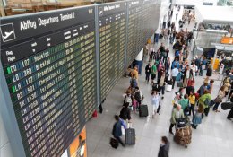 Немецкие таможенники демонстративно пропускали украинцев через окошко EU