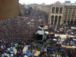 «Марш миллионов» на Евромайдане с высоты новогодней елки (ВИДЕО)