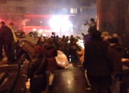 Националисты снесли памятник Ленину в центре Киева (ФОТО)