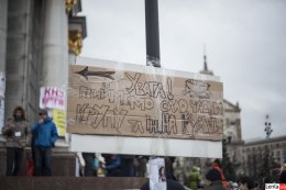 Рабочие будни Евромайдана (ФОТО)