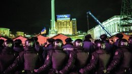 Работников офисов, расположенных возле баррикад, попросили покинуть рабочие места