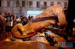 Почем история для народа? В интернете продают осколки памятника Ленину