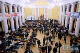 Сегодня ночью правоохранители будут штурмовать здания мэрии и Дом профсоюзов, - СМИ