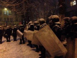 Станции "Крещатик" и "Майдан Независимости" опять закрыли из-за угрозы взрыва