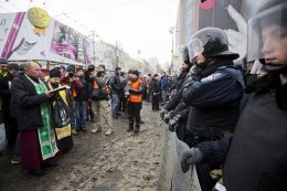 В правительственный квартал можно попасть только по пропускам (ВИДЕО)