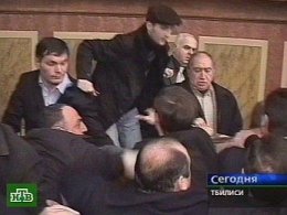 Грузинские депутаты подрались в парламенте из-за Украины