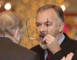 Табачник вынуждает сотрудников Минобразования становиться клиентами Сбербанка России