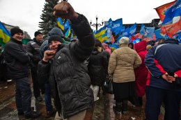 Для поддержки действий власти из Днепропетровска в Киев едет тысяча сторонников Януковича