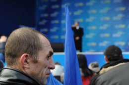 "Антимайдан" готовит сцену под Украинским домом в Киеве
