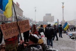 Около 7 тысяч продолжают митинговать на Майдане