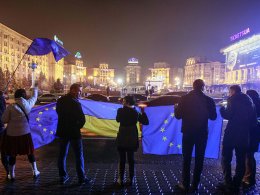 Между Майданом и "антимайданом" проведут границу