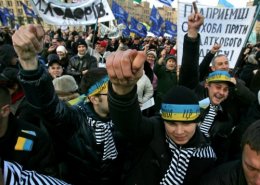 Протестующие - марш-бросок к Минобороны