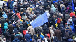 Активисты на Евромайдане отказали Януковичу в праве торговать Украиной