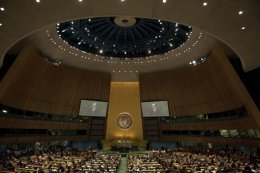 Мировые писатели требуют прекратить контроль личных данных в интернете