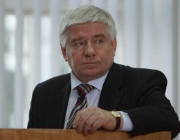 Неизвестная девушка запустила в Чечетова ботинком