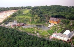 Оппозиция предлагает продать все государственные резиденции Януковича