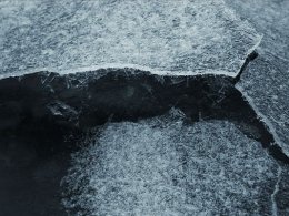 Житель Сум провалился под лед (ВИДЕО)