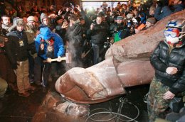 Более половины киевлян негативно отнеслись к сносу памятника Ленину
