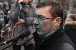 Облить Луценко зеленкой можно за 119 грн
