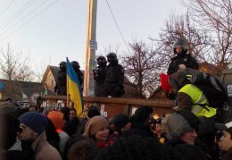К резиденции Виктора Януковича направляется колонна из 10 тысяч человек (ФОТО)